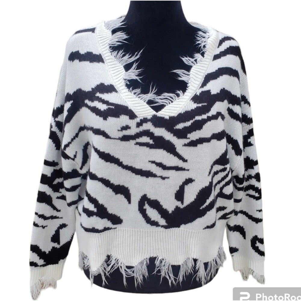 Polly & Esther Zebra print beautiful warm sweater